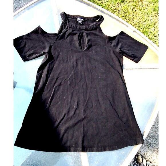 Torrid Cold Shoulder Knit Top Sz 1 (14-16) Black Short Sleeve Keyhole at Neck - Picture 1 of 4